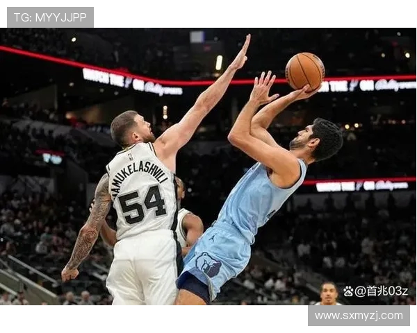 圣安东尼奥马刺对阵精彩回顾:球场对决与战略解析 圣安东尼奥马刺对阵精彩回顾:球场对决与战略解析