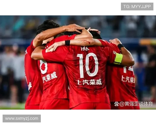 上港与申花激战正酣争夺胜利的关键时刻即将来临